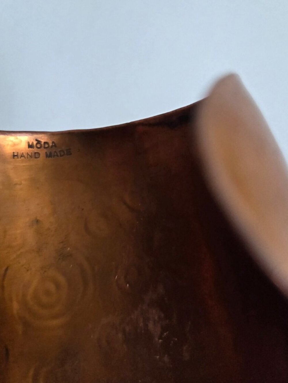 Vintage 1970s Moda Hand Made Hammered Copper Cuff Bungle Bracelet Native Tribal - Picture 8 of 9
